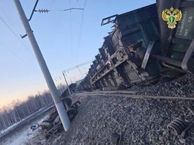 Крушение состава с углем. Фото: МЧС Крушение состава с углем. Фото: МЧС